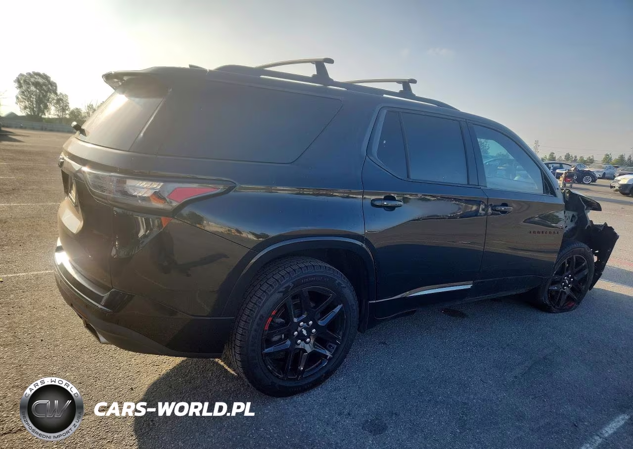 2020 Chevrolet Traverse Premier VIN:1GNERKKW6LJ117290 - 3