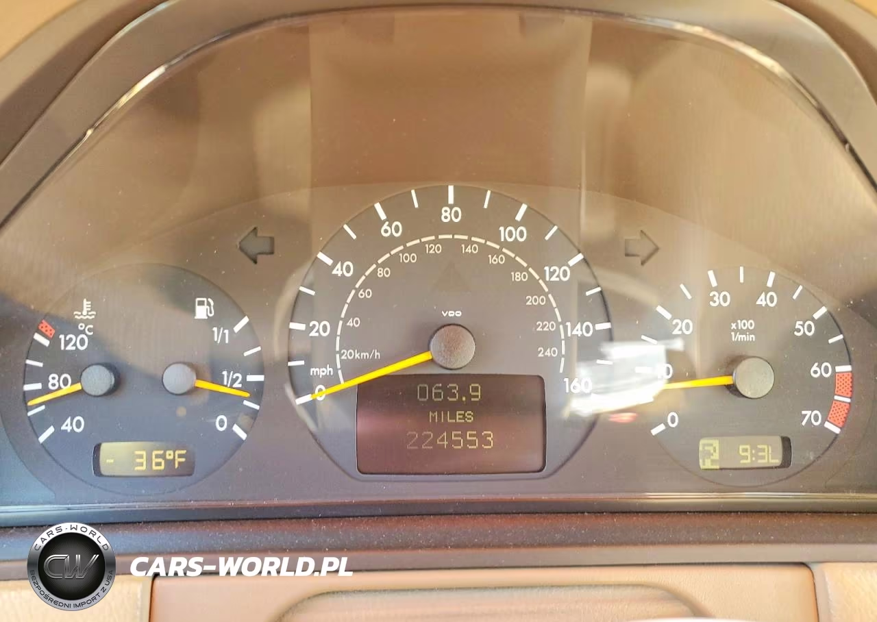 2000 Mercedes-Benz E 320 VIN:WDBJF65J1YB164220 - 9