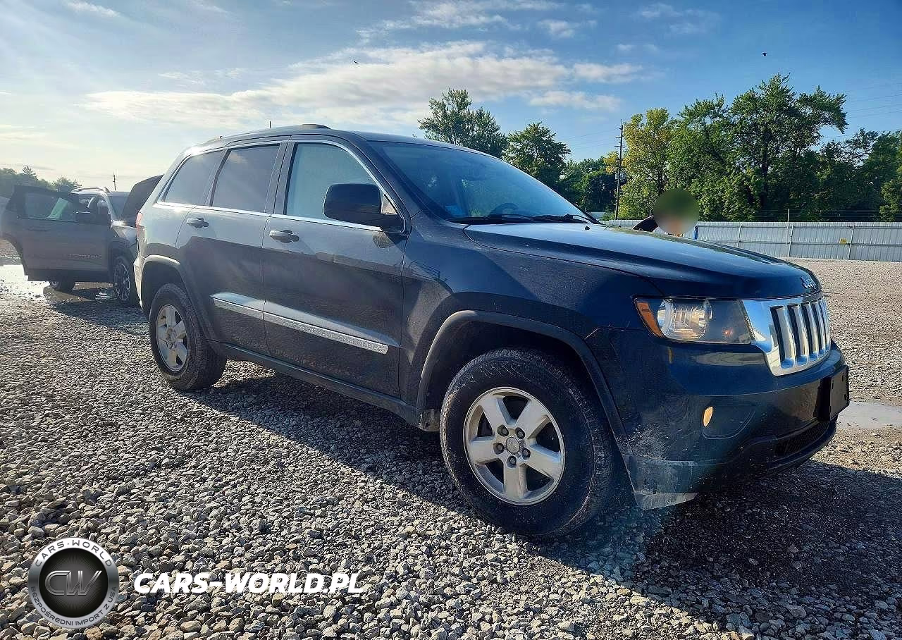 2013 Jeep Grand Cherokee Laredo VIN:1C4RJFAG8DC503265 - 4
