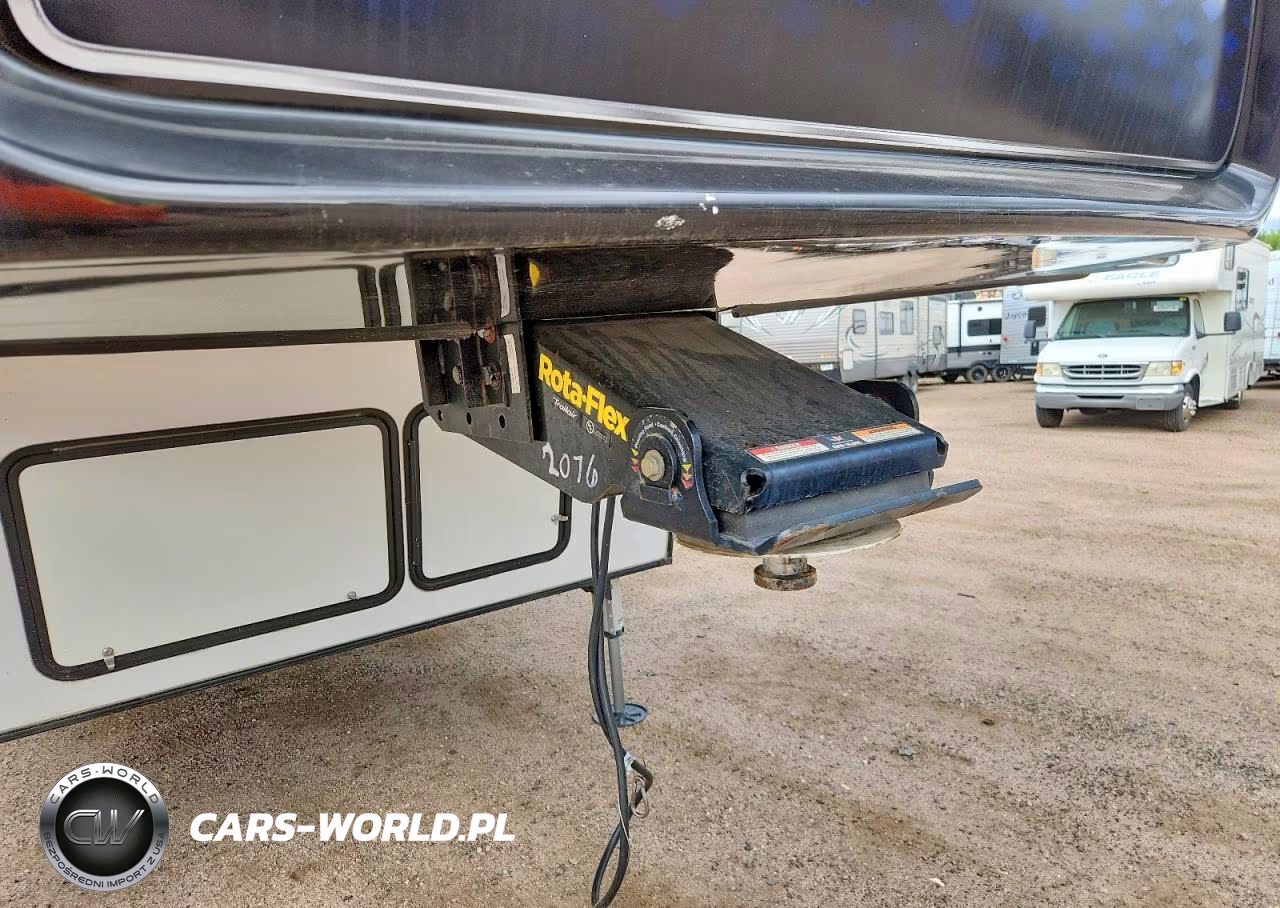 2018 Keystone Fuzion Camper VIN:4YDF38421JF811006 - 7