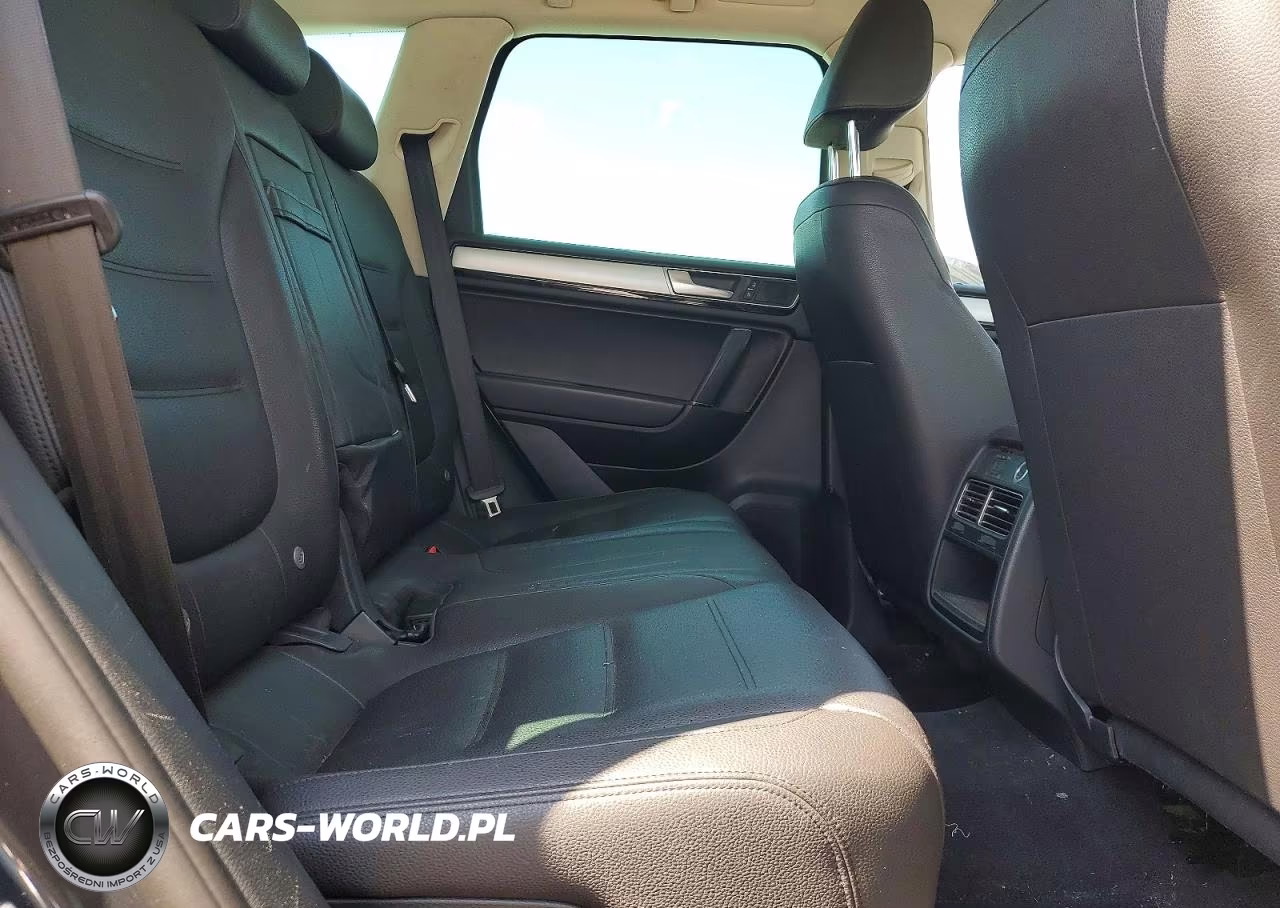 2015 Volkswagen Touareg V6 VIN:WVGEF9BP8FD005561 - 11