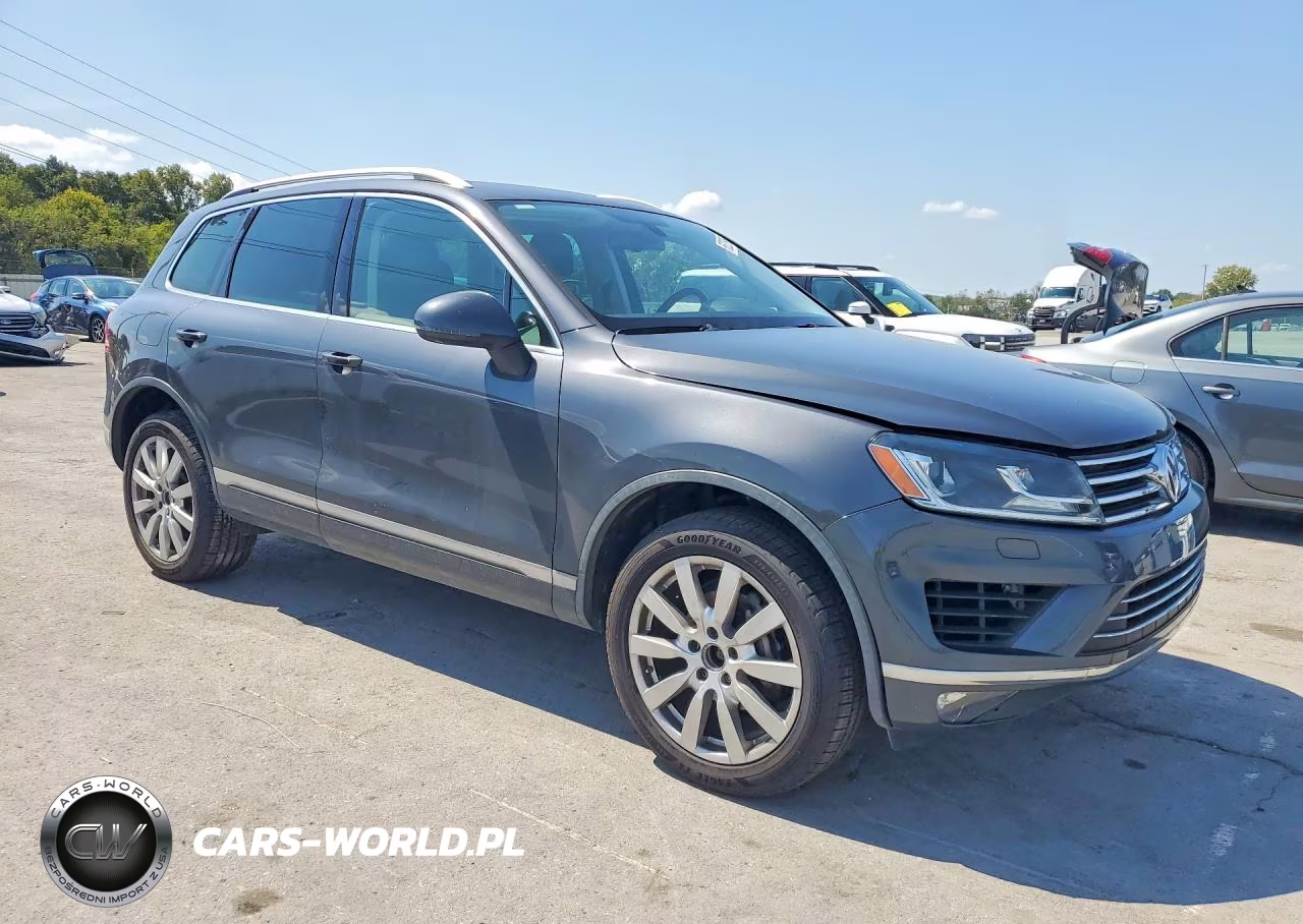 2015 Volkswagen Touareg V6 VIN:WVGEF9BP8FD005561 - 4