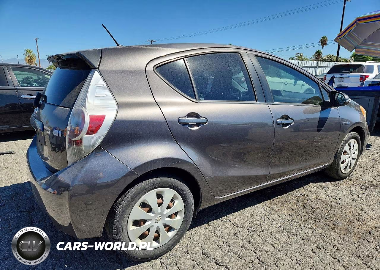 2014 Toyota Prius C One VIN:JTDKDTB3XE1560146 - 3