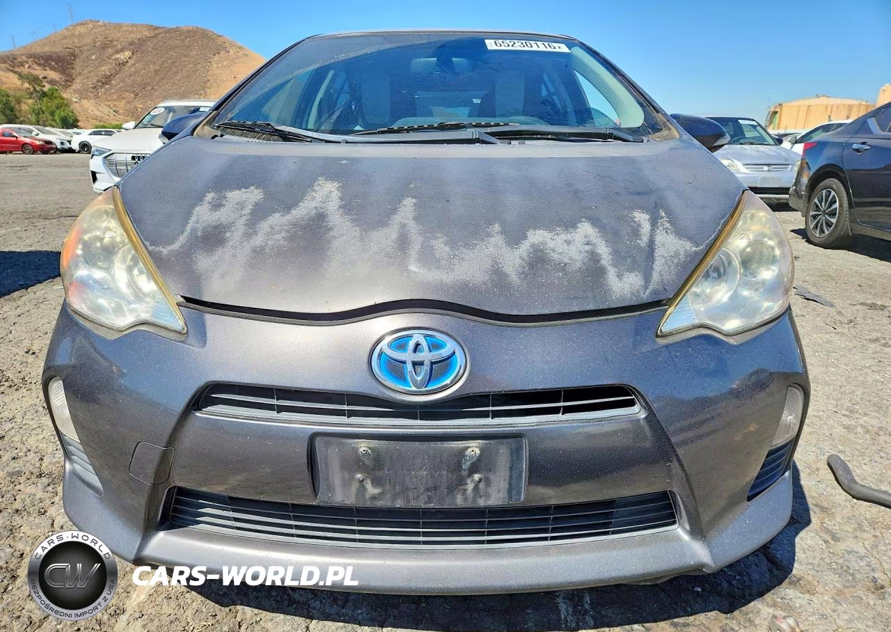 2014 Toyota Prius C One VIN:JTDKDTB3XE1560146 - 5