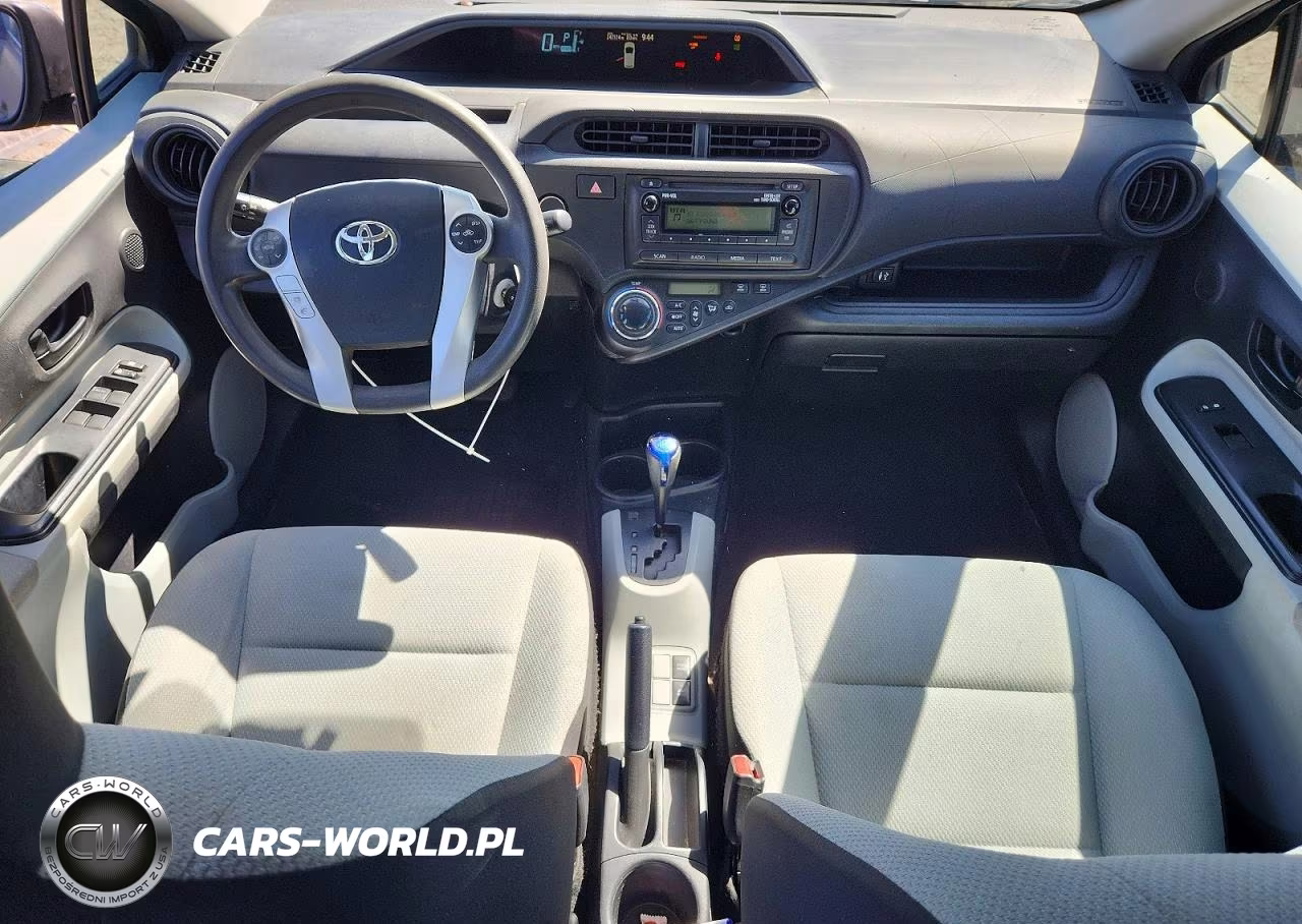 2014 Toyota Prius C One VIN:JTDKDTB3XE1560146 - 8