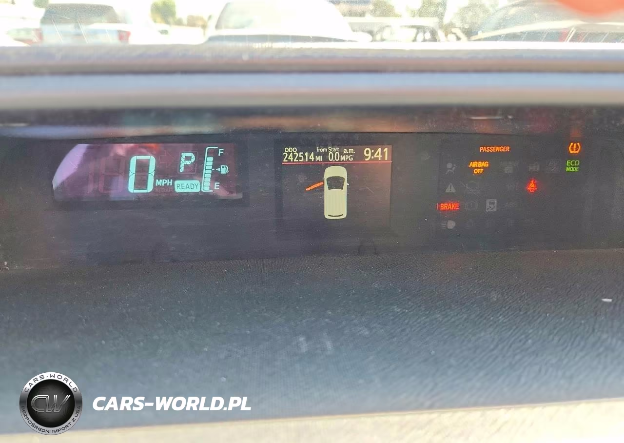 2014 Toyota Prius C One VIN:JTDKDTB3XE1560146 - 9