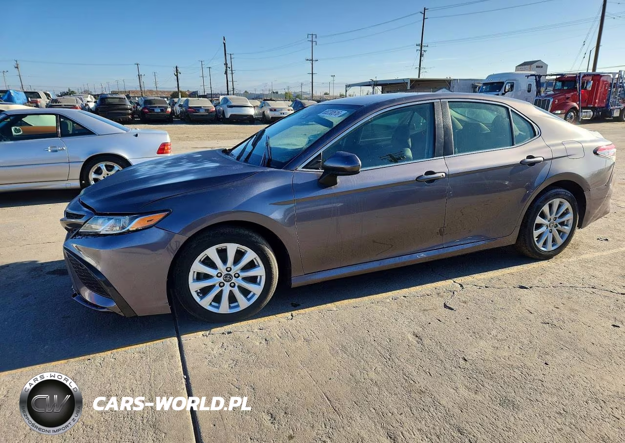 2019 Toyota Camry Le – zdjęcie 1 z 12