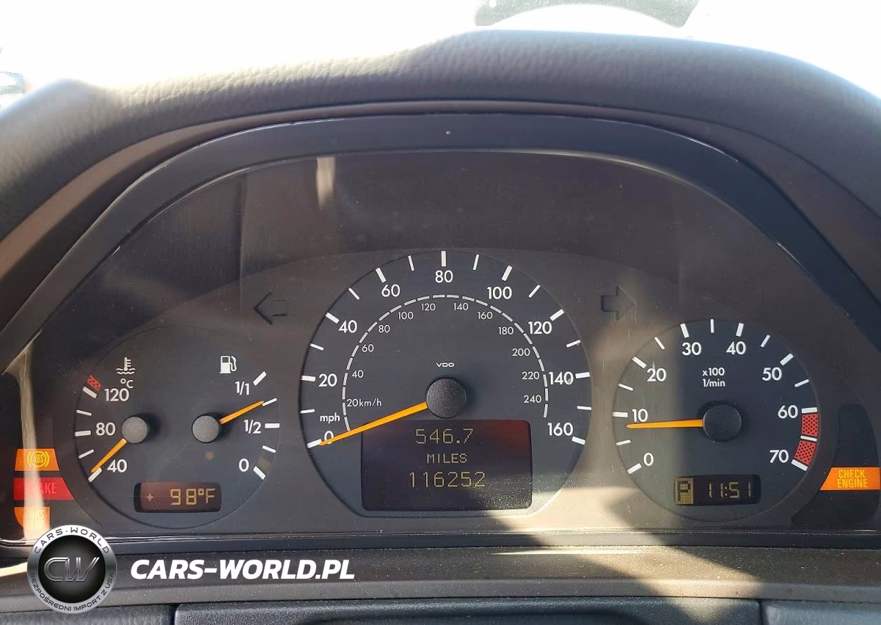 2000 Mercedes-Benz E 320 VIN:WDBJF65G1YA966874 - 9