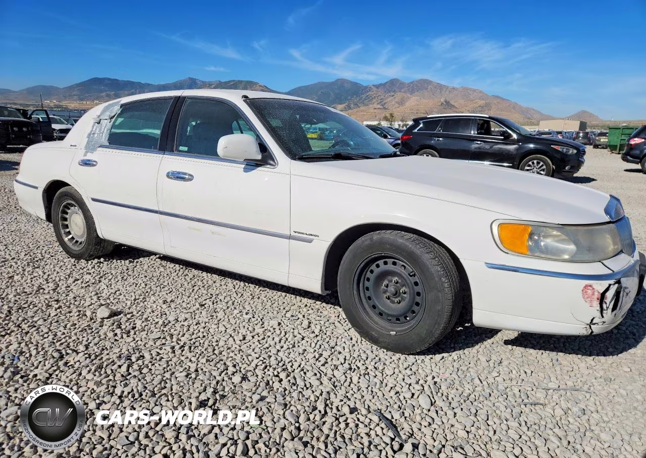 2001 Lincoln Town Car Executive VIN:1LNHM81W11Y672768 - 4
