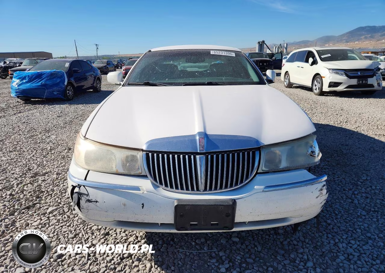 2001 Lincoln Town Car Executive VIN:1LNHM81W11Y672768 - 5