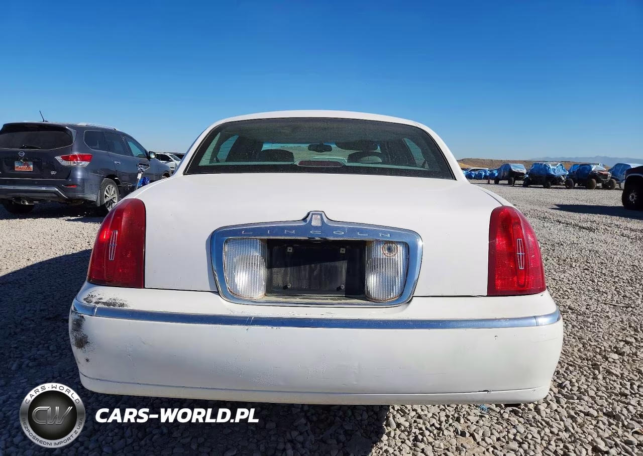 2001 Lincoln Town Car Executive VIN:1LNHM81W11Y672768 - 6