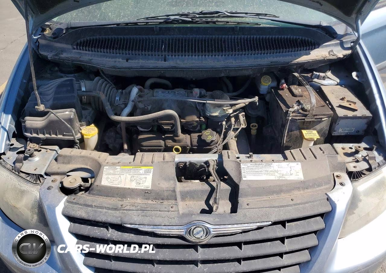 2005 Chrysler Town & Country VIN:1C4GP45R75B263235 - 12