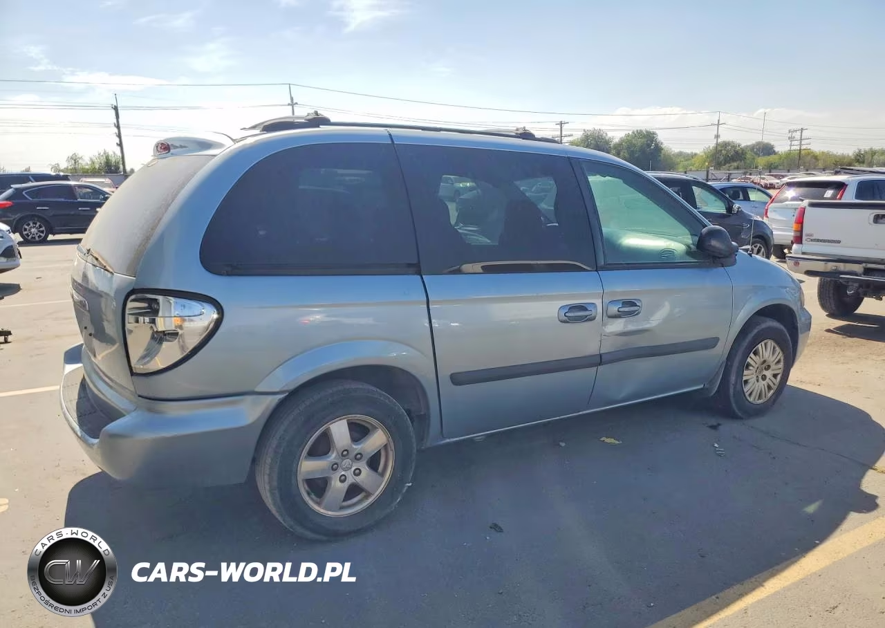 2005 Chrysler Town & Country VIN:1C4GP45R75B263235 - 3