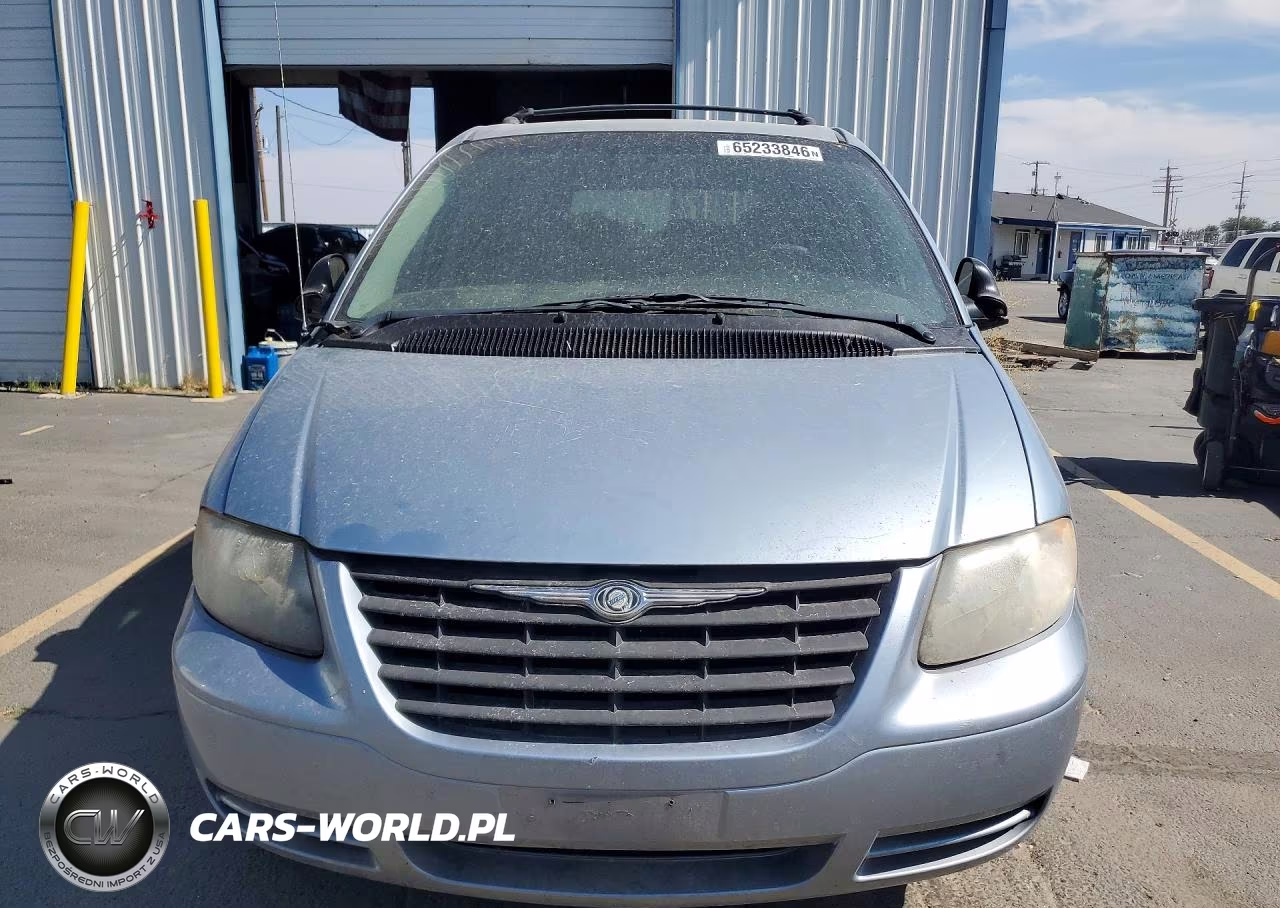 2005 Chrysler Town & Country VIN:1C4GP45R75B263235 - 5