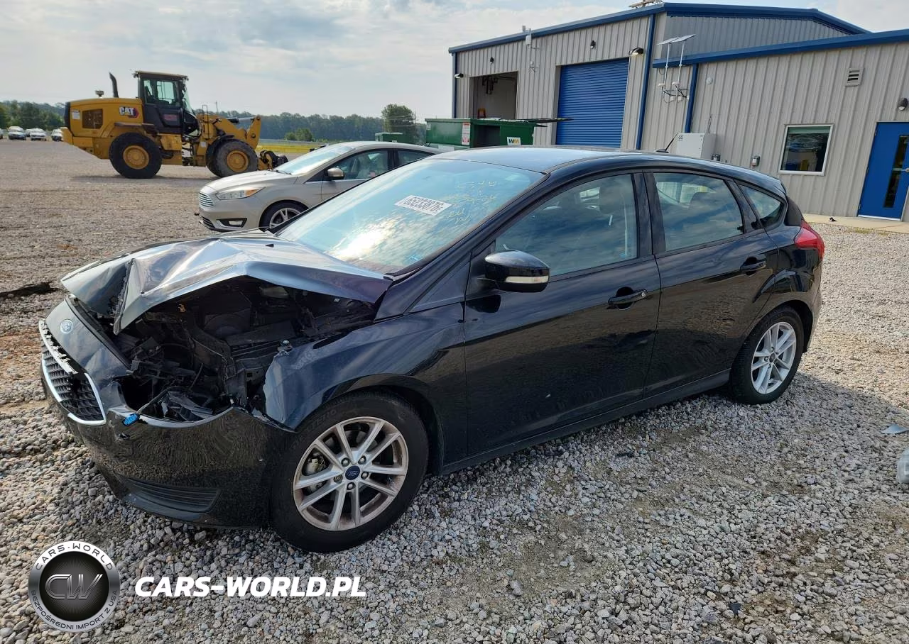 2017 Ford Focus Se VIN:1FADP3K27HL293537 - 1