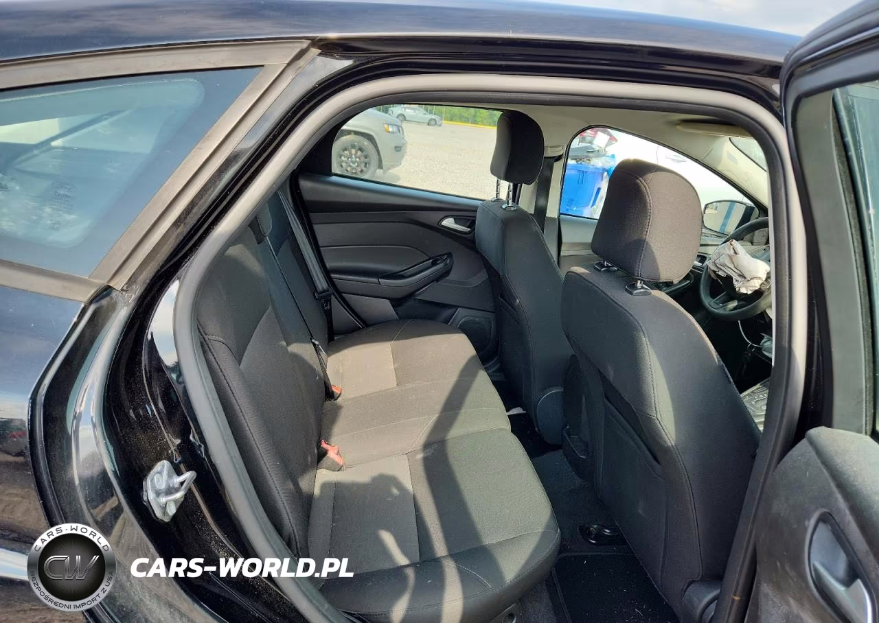 2017 Ford Focus Se VIN:1FADP3K27HL293537 - 10