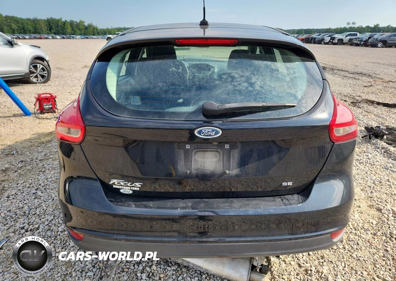 2017 Ford Focus Se VIN:1FADP3K27HL293537 - 6