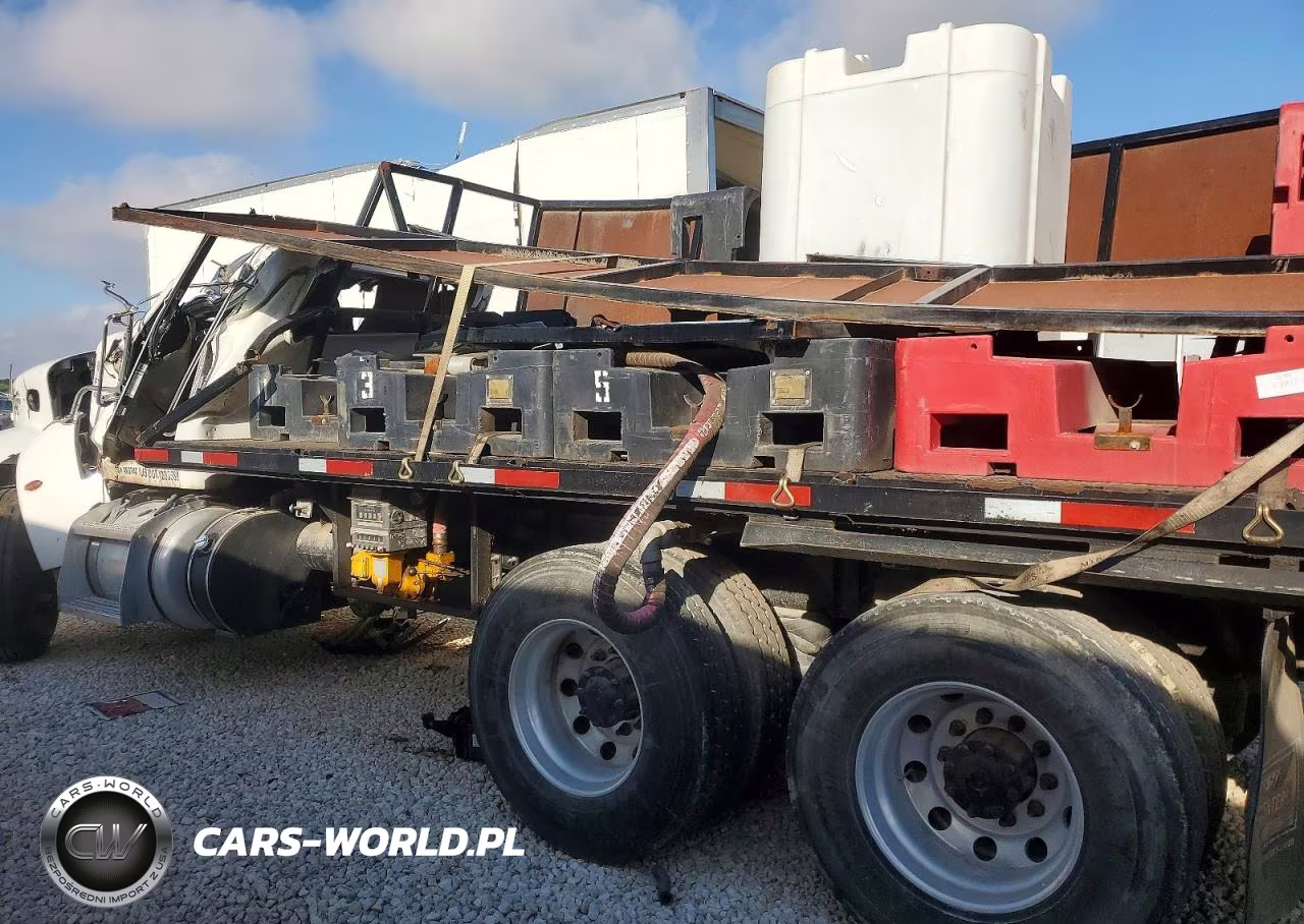 2018 Peterbilt 348 Fuel - Lube Truck VIN:2NP3LJ9XXJM480720 - 13