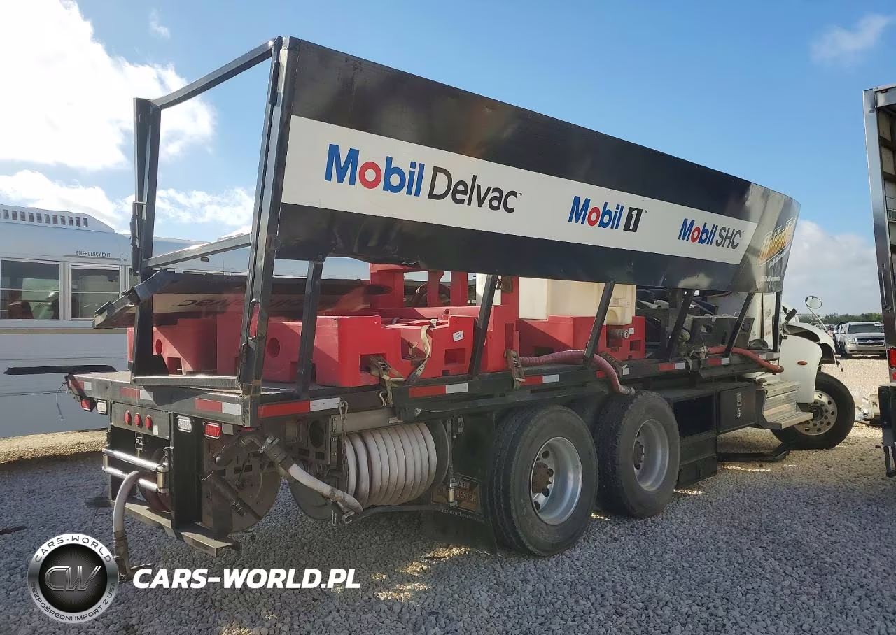 2018 Peterbilt 348 Fuel - Lube Truck VIN:2NP3LJ9XXJM480720 - 3