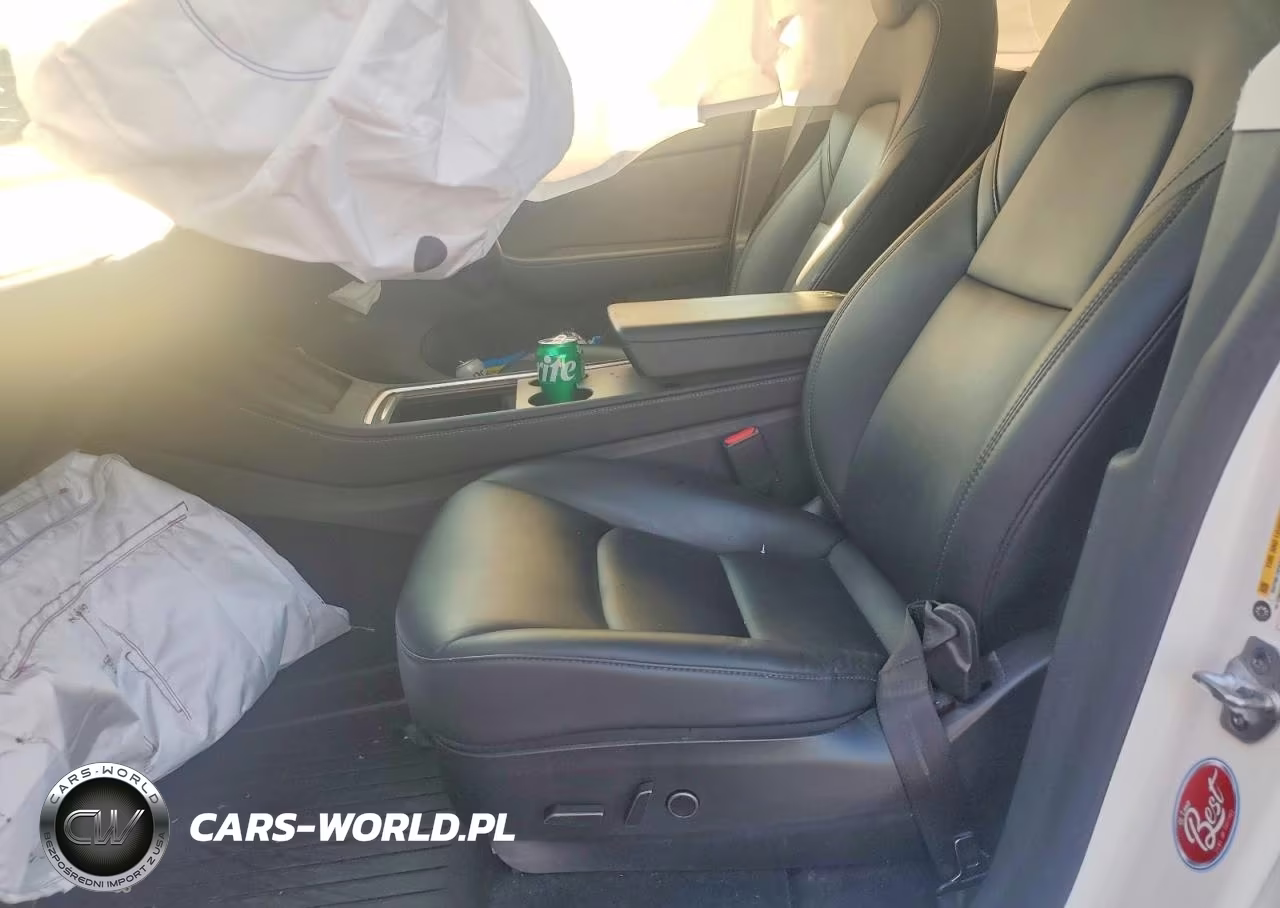 2022 Tesla Model Y VIN:7SAYGDEF7NF486966 - 7