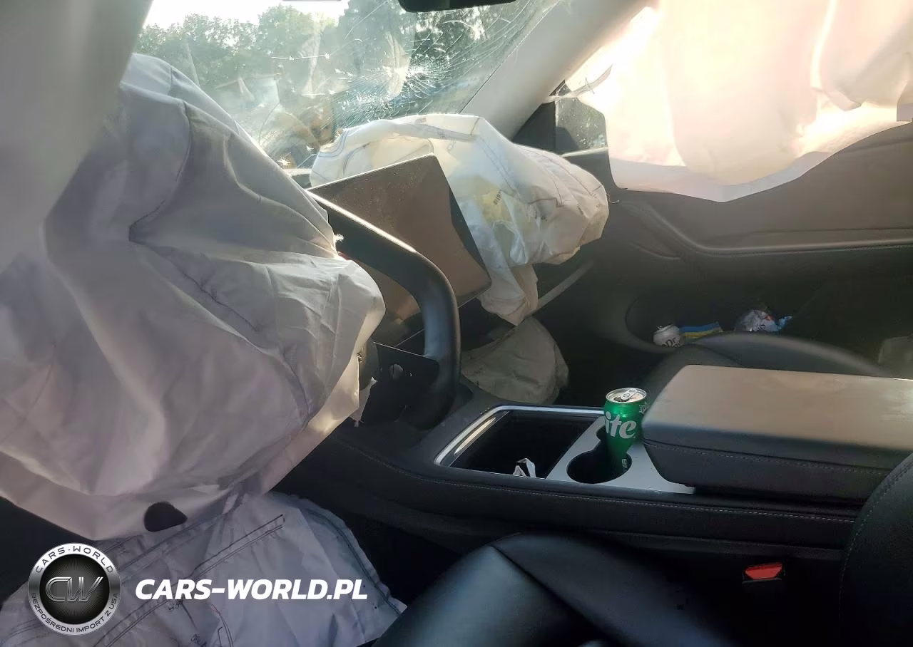2022 Tesla Model Y VIN:7SAYGDEF7NF486966 - 9