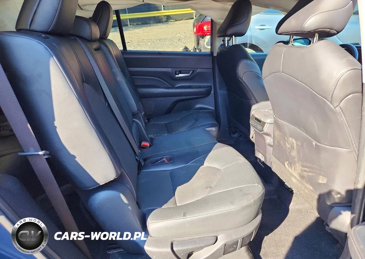2024 Toyota Grand Highlander Xle VIN:5TDAAAB5XRS027443 - 11