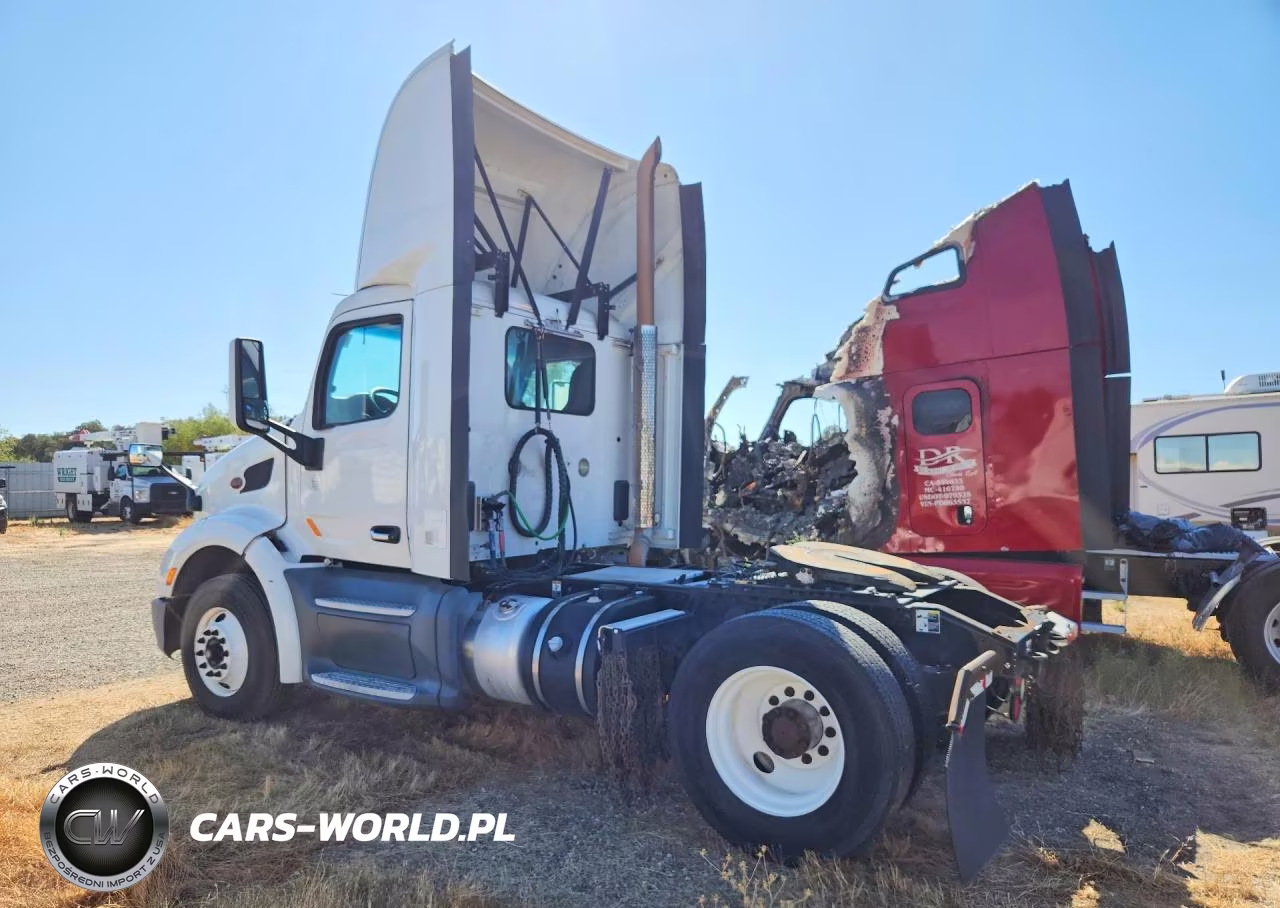 2016 Peterbilt 579 Semi Truck VIN:1XPBA48X5GD299422 - 2