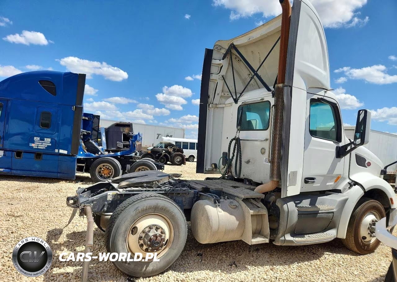 2017 Peterbilt 579 Semi Truck VIN:1XPBA48X4HD428963 - 4