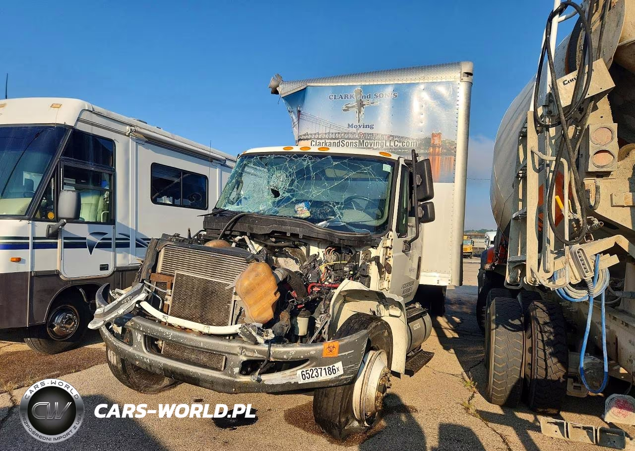 2017 International 4300 Box Truck – zdjęcie 1 z 13