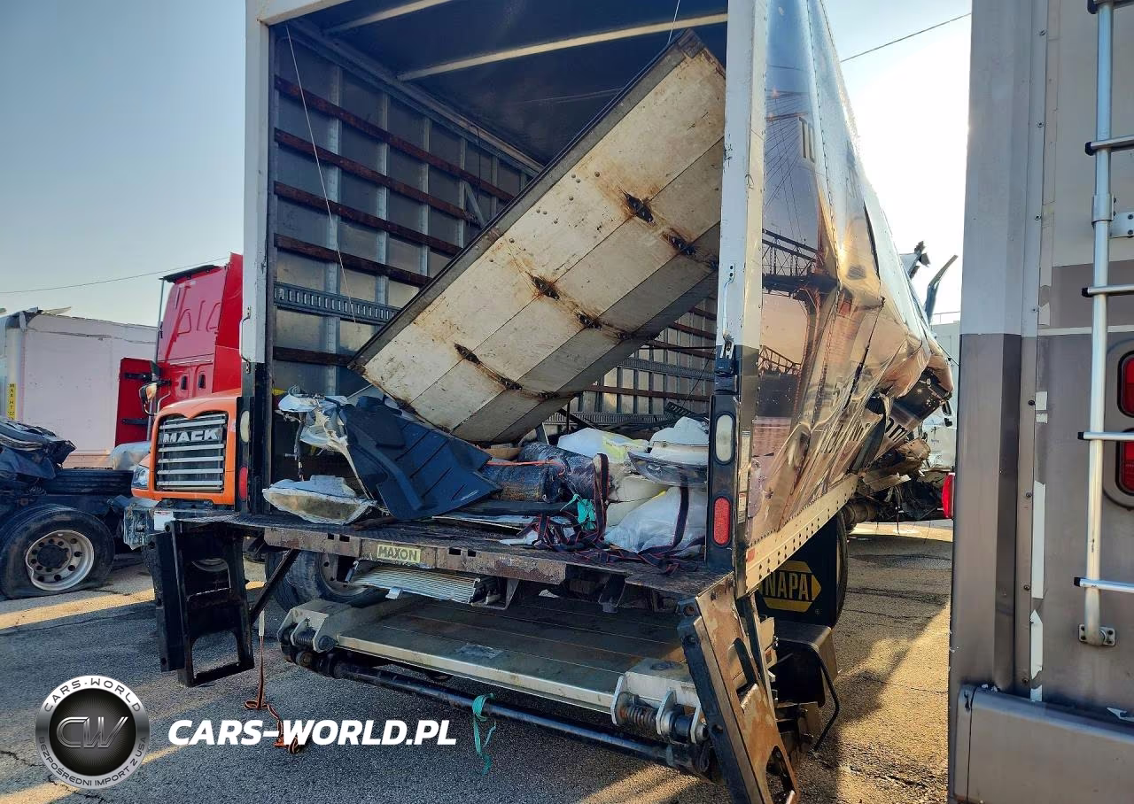 2017 International 4300 Box Truck VIN:1HTMMMML6HH636634 - 3