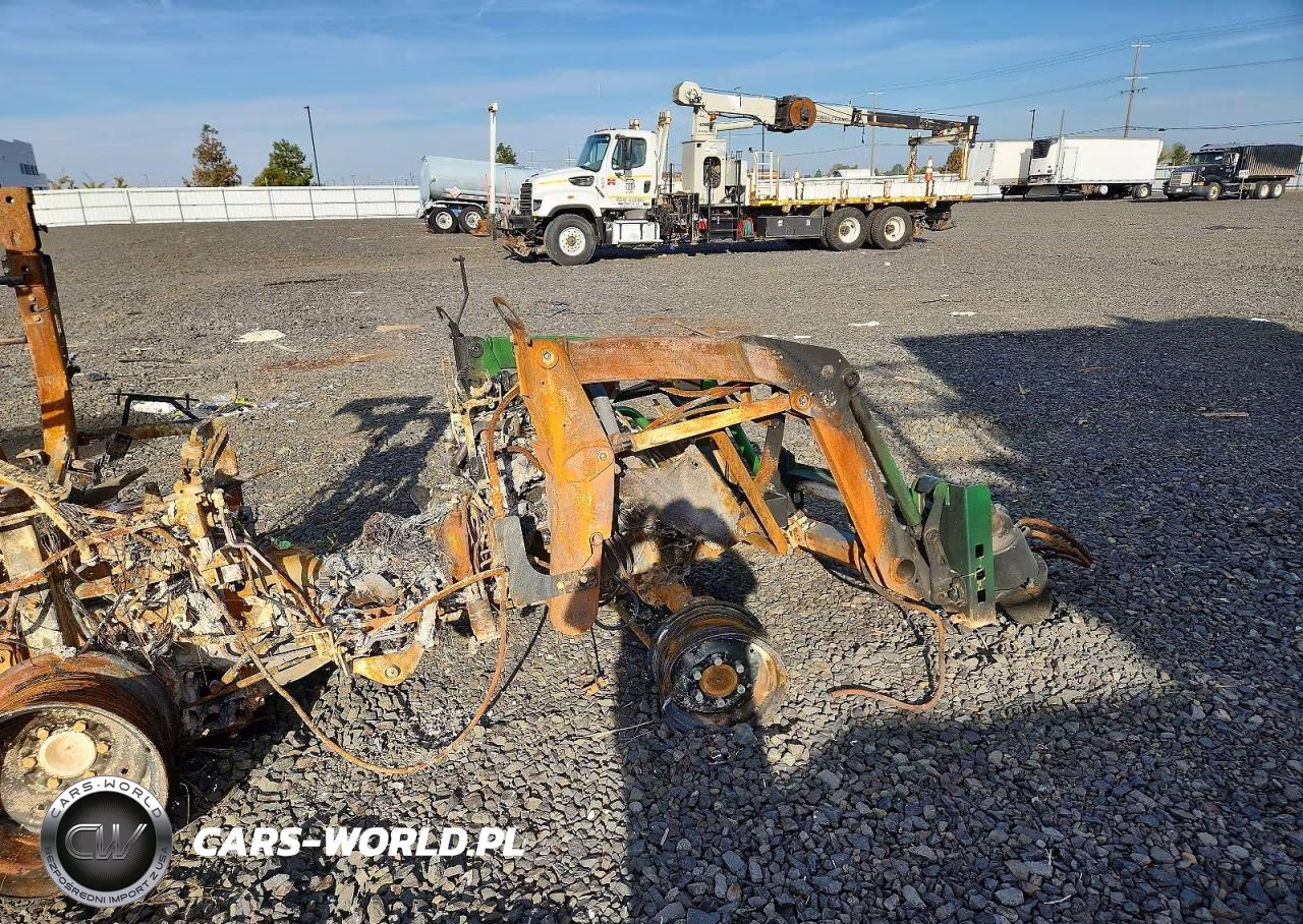 2021 John Deer 2038R Tractor VIN:1LV2038RHMM111273 - 10