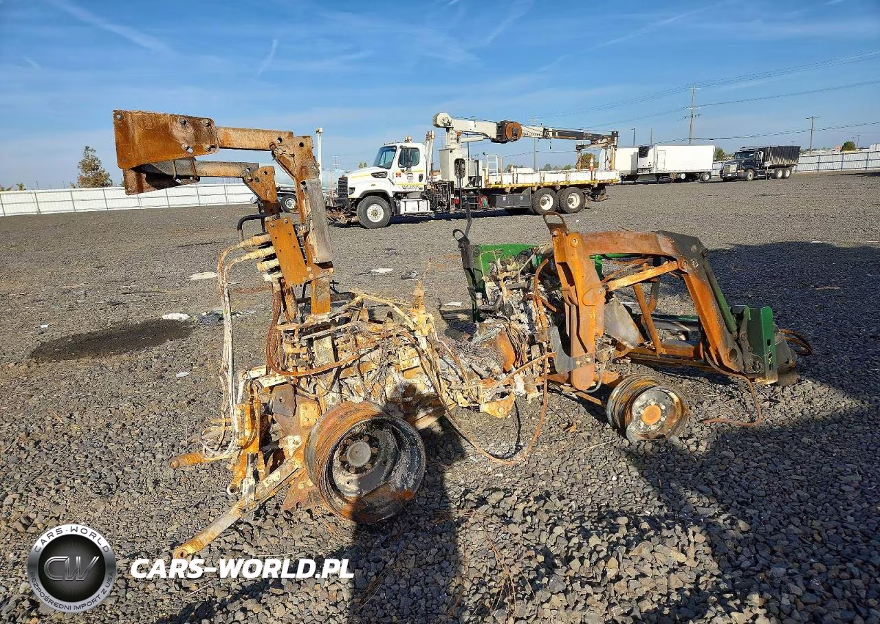 2021 John Deer 2038R Tractor VIN:1LV2038RHMM111273 - 4