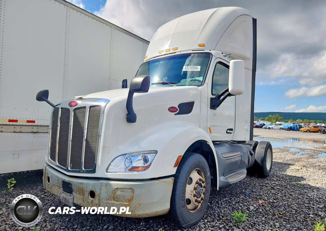 2017 Peterbilt 579 Semi Truck
