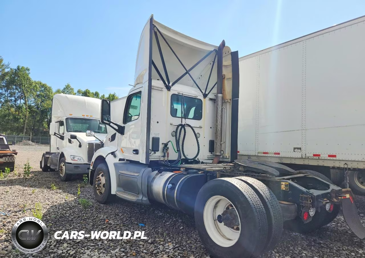 2017 Peterbilt 579 Semi Truck VIN:1XPBA48X9HD428456 - 2