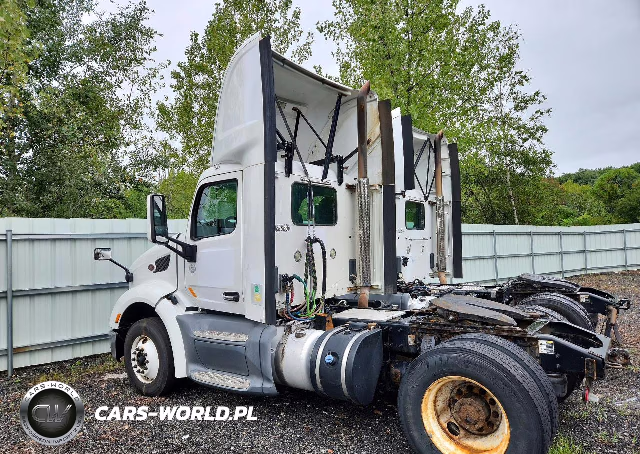 2016 Peterbilt 579 Semi Truck VIN:1XPBA48X4GD339733 - 2
