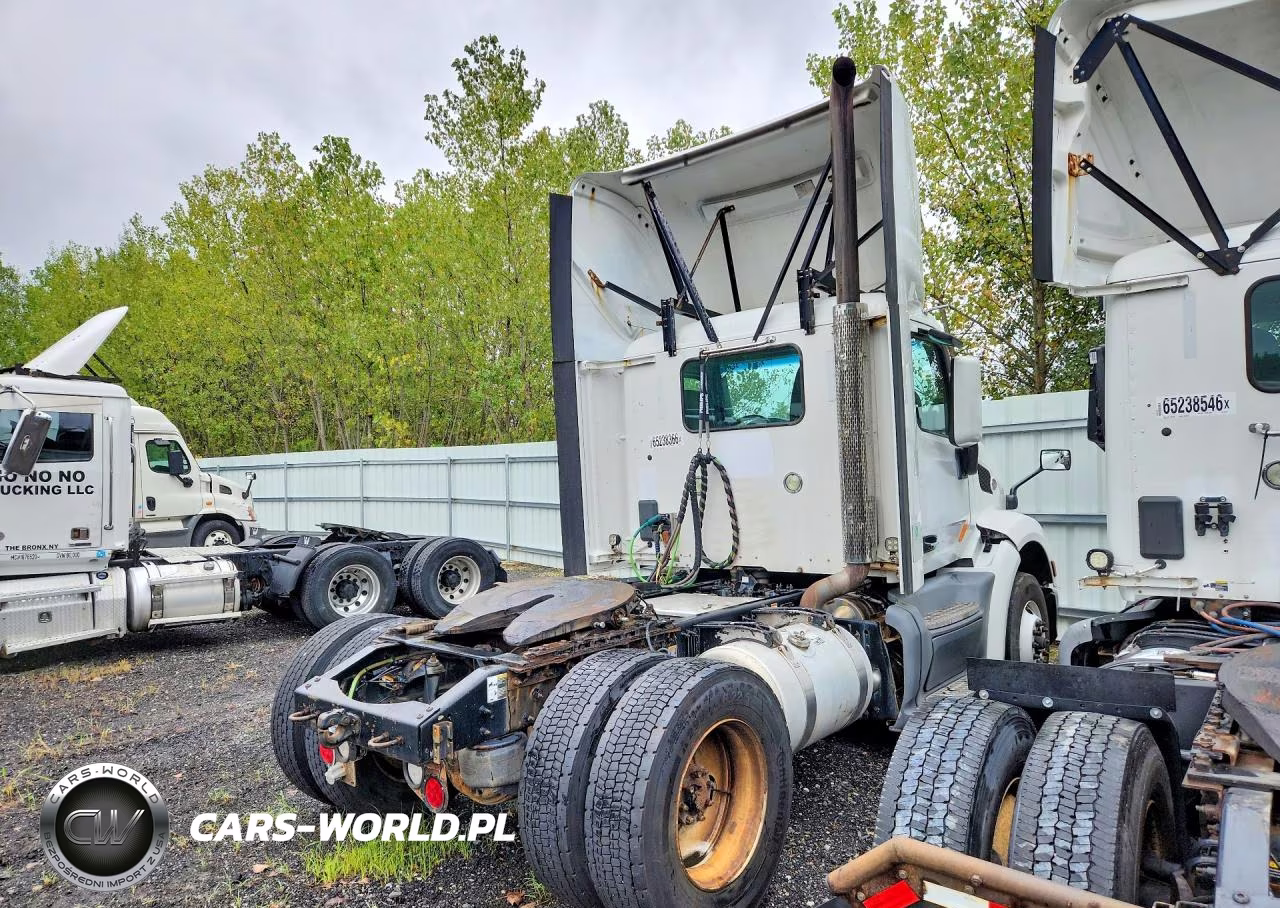 2016 Peterbilt 579 Semi Truck VIN:1XPBA48X4GD339733 - 3