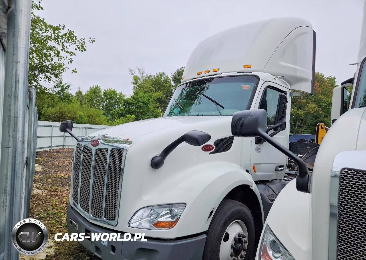 2018 Peterbilt 579 Semi Truck