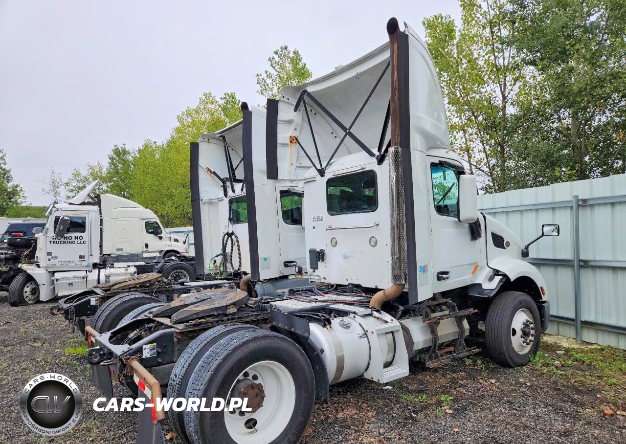 2018 Peterbilt 579 Semi Truck VIN:1XPBA48X6JD477572 - 3