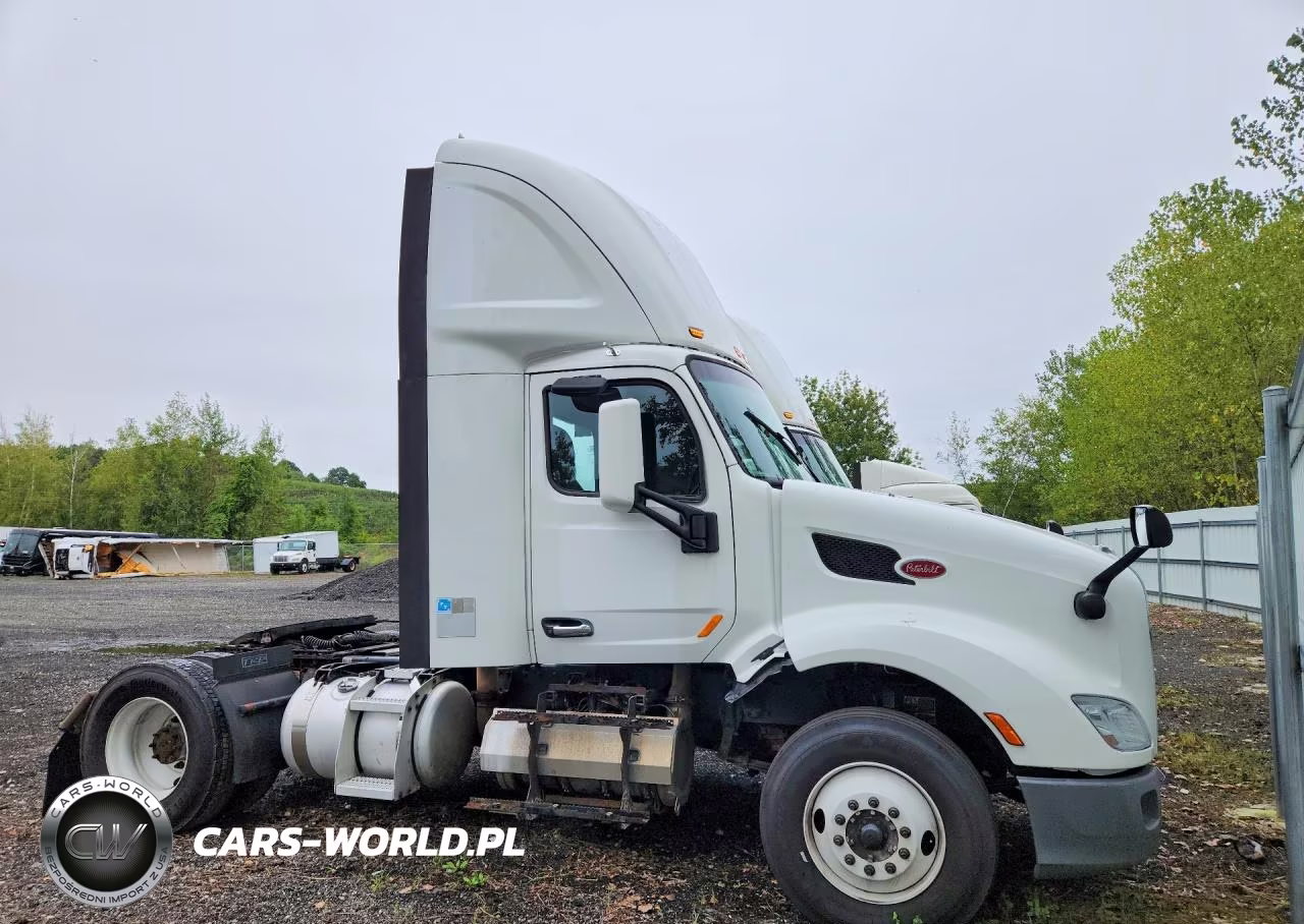 2018 Peterbilt 579 Semi Truck VIN:1XPBA48X6JD477572 - 4