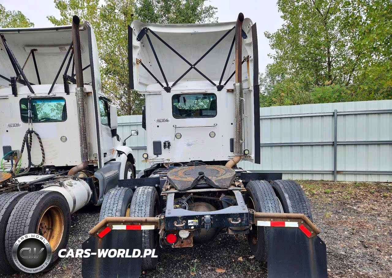 2018 Peterbilt 579 Semi Truck VIN:1XPBA48X6JD477572 - 6