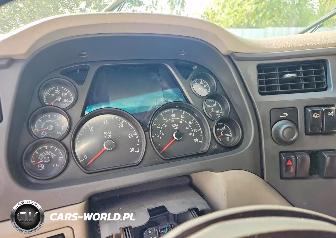 2018 Peterbilt 579 Semi Truck VIN:1XPBA48X6JD477572 - 9