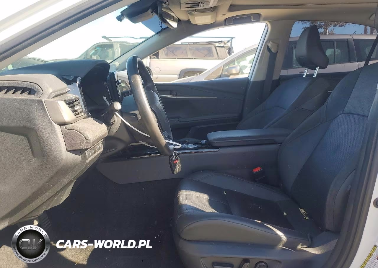 2025 Toyota Camry Xle VIN:4T1DAACKXSU558060 - 7