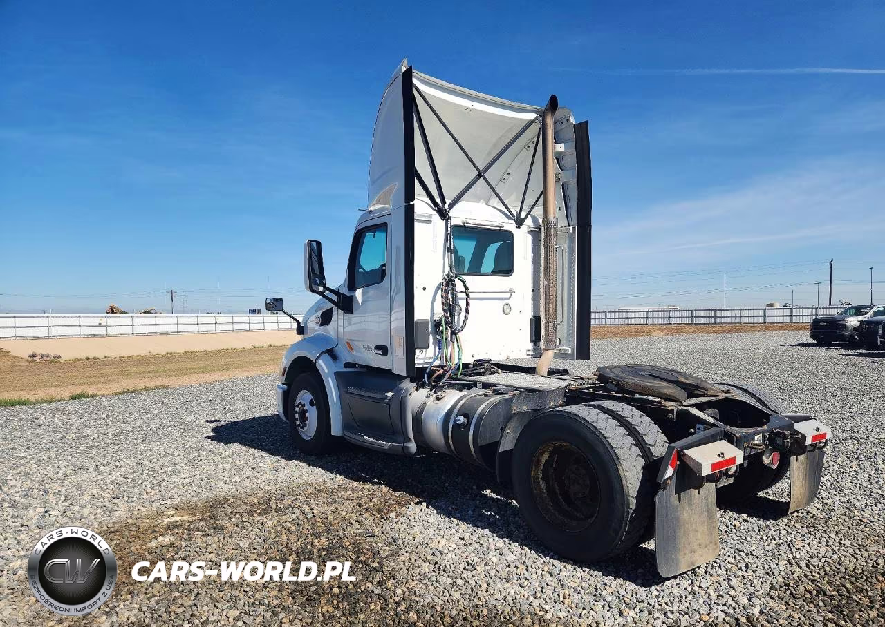 2018 Peterbilt 579 Semi Truck VIN:1XPBA48X8JD478240 - 2