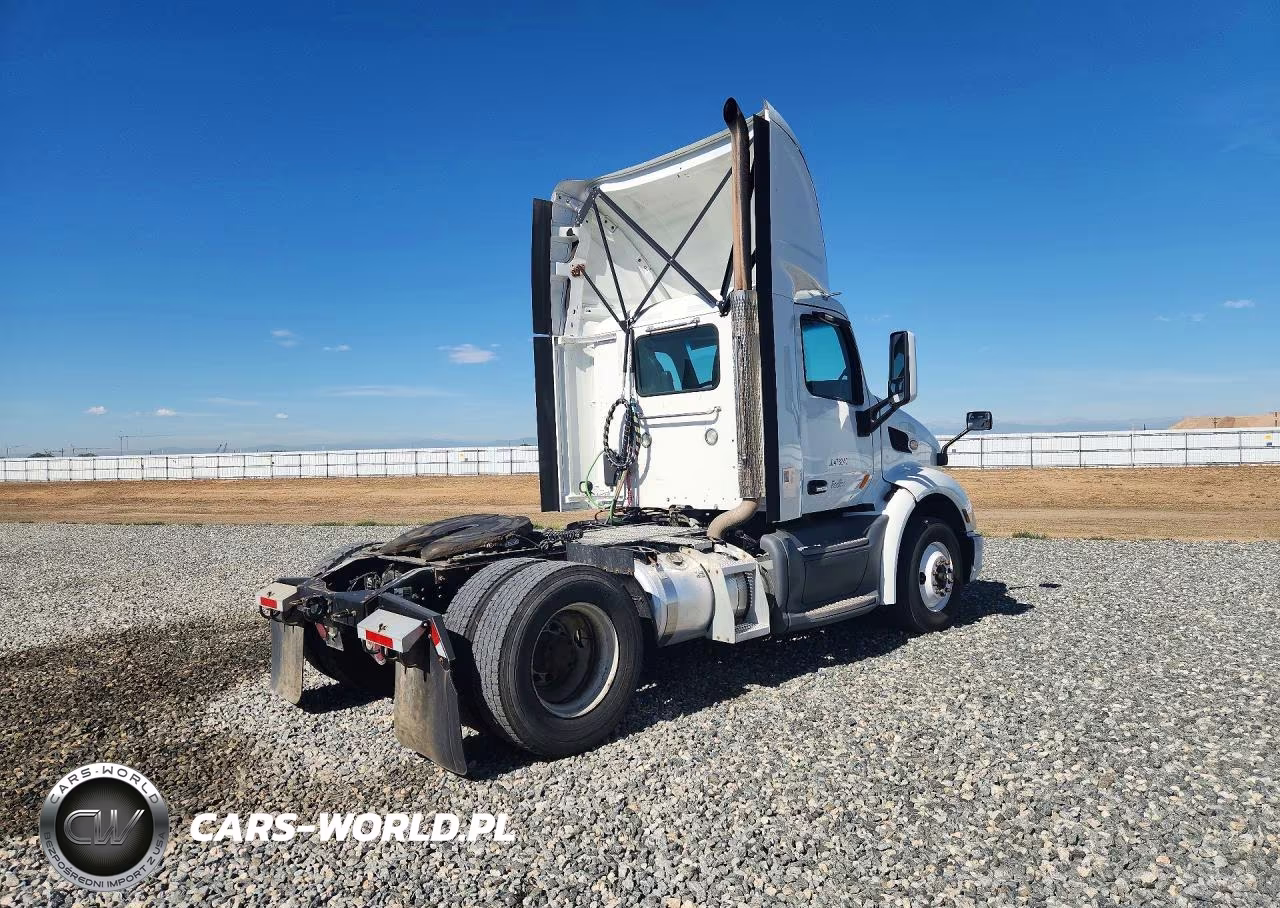 2018 Peterbilt 579 Semi Truck VIN:1XPBA48X8JD478240 - 3