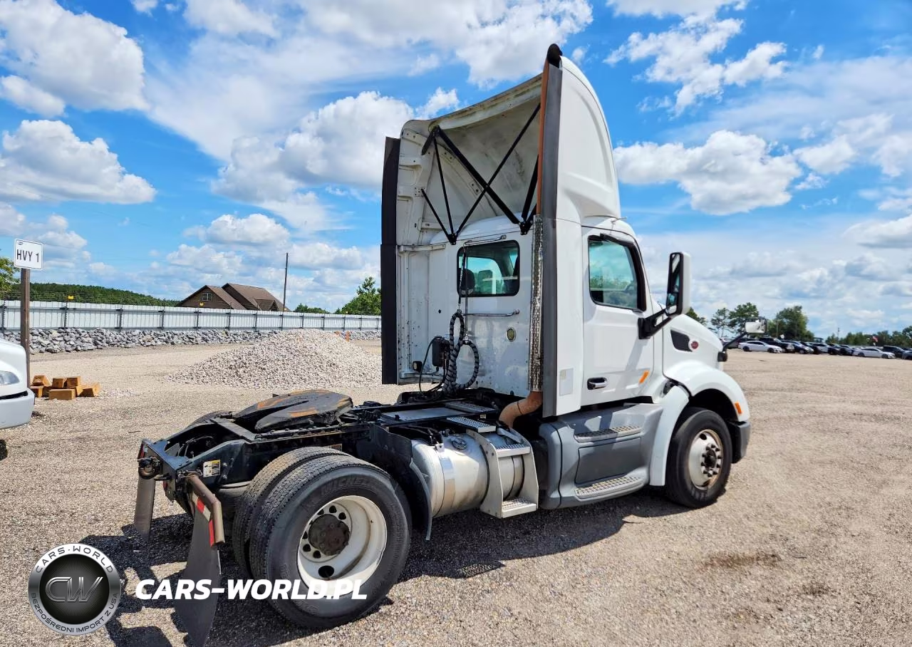 2018 Peterbilt 579 Semi Truck VIN:1XPBA48X0JD477793 - 3
