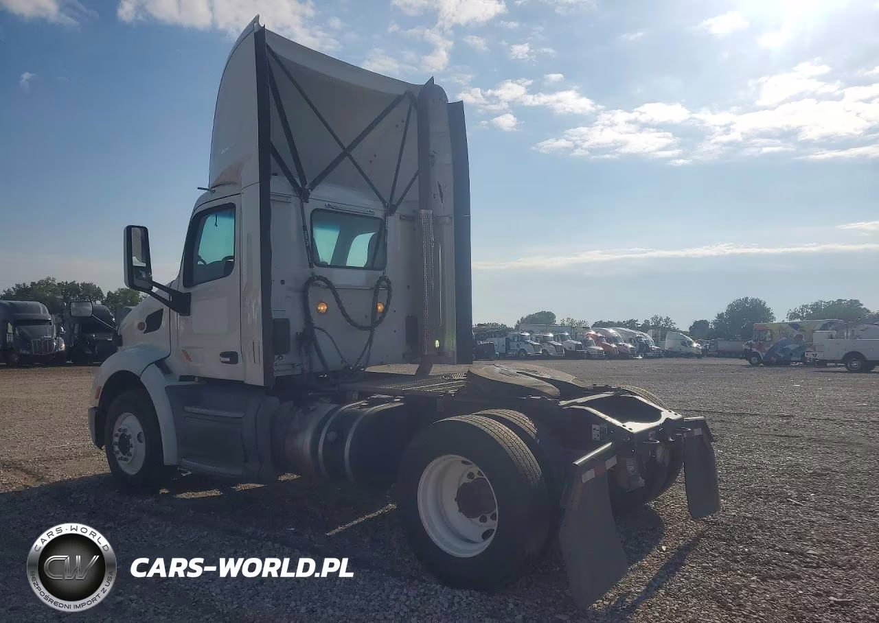 2018 Peterbilt 579 Semi Truck VIN:1XPBA48XXJD446471 - 2