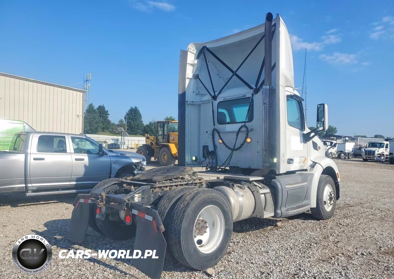 2018 Peterbilt 579 Semi Truck VIN:1XPBA48XXJD446471 - 3
