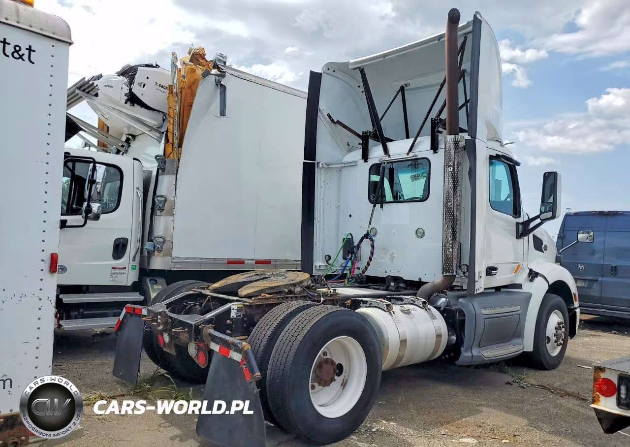 2016 Peterbilt 579 Semi Truck VIN:1XPBA48X4GD339571 - 3