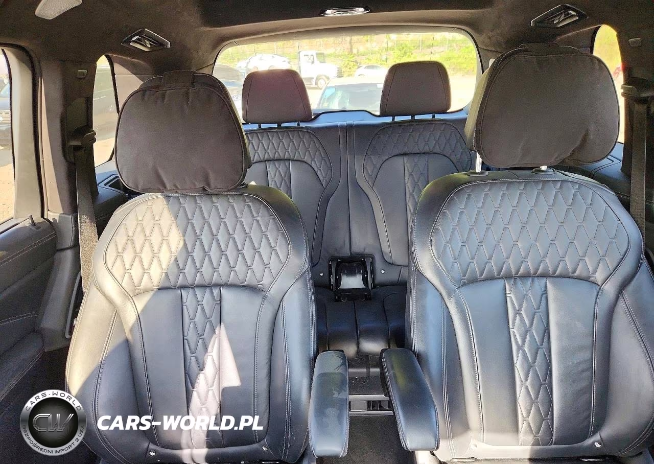 2019 BMW X7 xDrive50I VIN:5UXCX4C53KLB39971 - 10