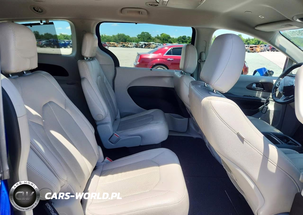 2018 Chrysler Pacifica Touring L VIN:2C4RC1BG7JR317974 - 11